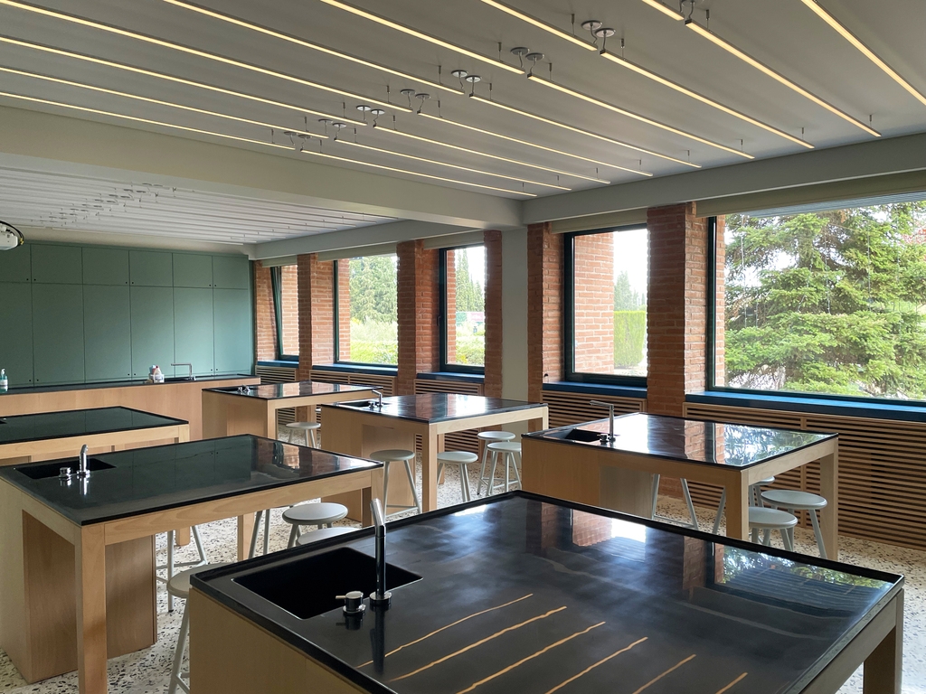 New Science Labs at ACT Support New Students and New Programs in Sciences