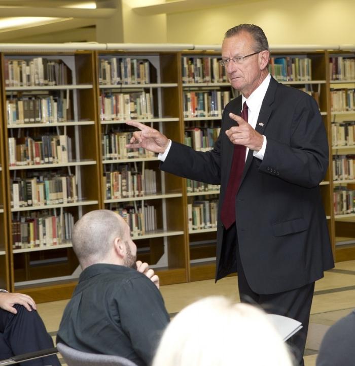 Kurt F. Heiar, “serial entrepreneur” and a lecturer  from Graduate Business School of the University of Iowa, explains  the steps from an original business idea to a successful enterprise